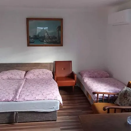 In Balatonbereny/balaton 18124 Holiday home *