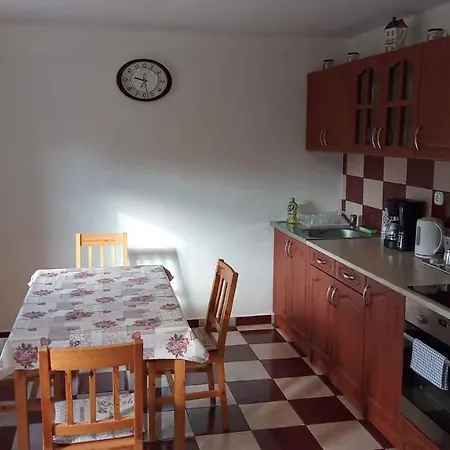 In Balatonbereny/balaton 18124 Balatonbereny