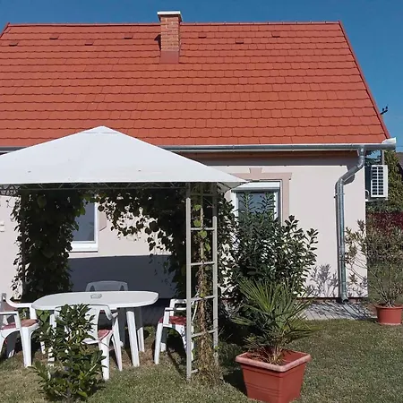 In Balatonbereny/balaton 18124 Balatonberény