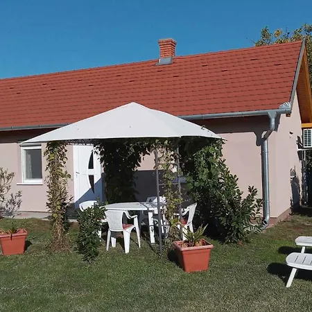 In - Balaton 18124 度假居 Balatonberény